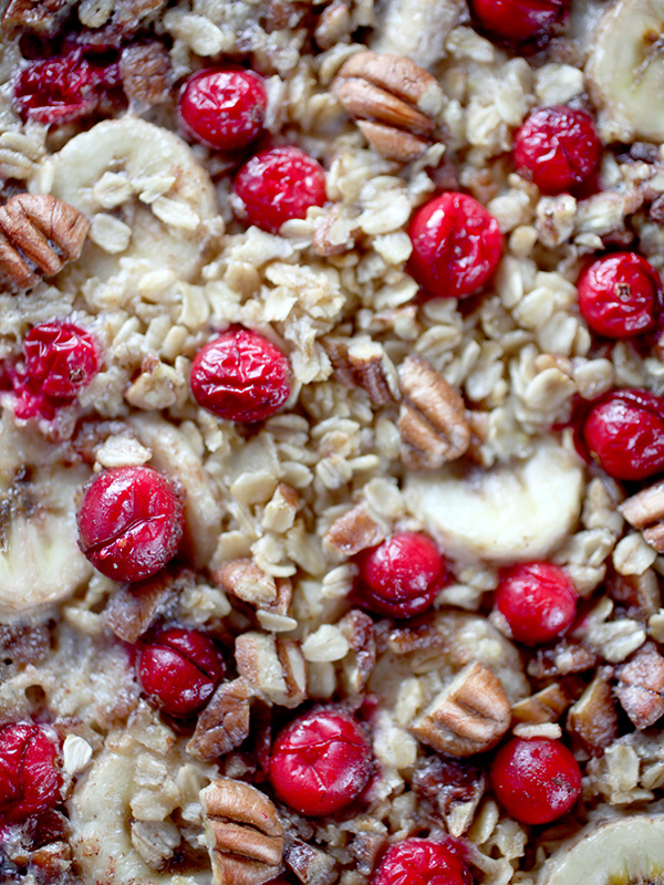 BananaBerry Baked Oatmeal Brunch