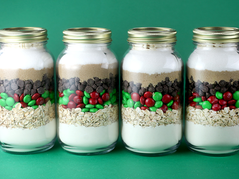 Top Selected Products and Reviews Gifts in a jar! These frugal consumable gifts feature bath salts, cookie ingredients, holiday beverage mixes, baking mixes or bean soup fixings layered in a glass canning jar, or Mason jar. Mason jar recipes make easy homemade Christmas gifts. Topped with a colorful fabric circle and a free printable gift tag, they're a welcome holiday treat.