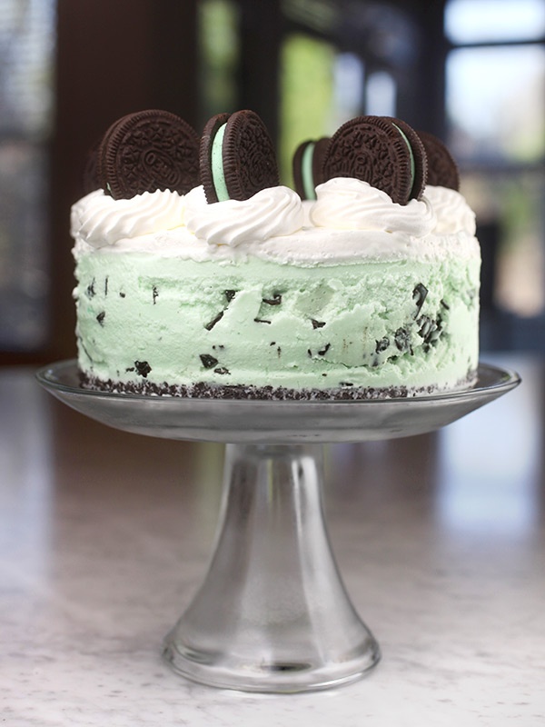Easy Oreo Mint Chip Ice Cream Cake – bakerella.com