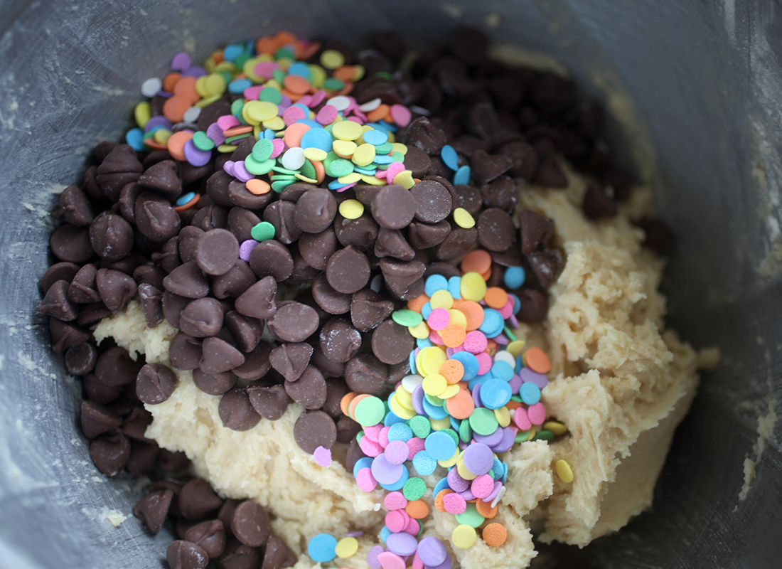 Chocolate Chip Cookie Cakelets - Bakerella