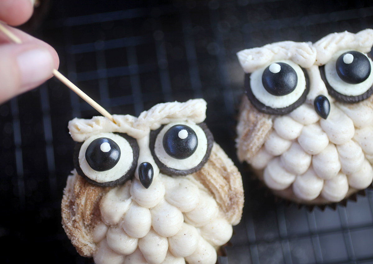 Decorating Owl Cupcakes