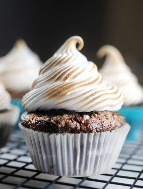 S’mores Cupcakes - Bakerella