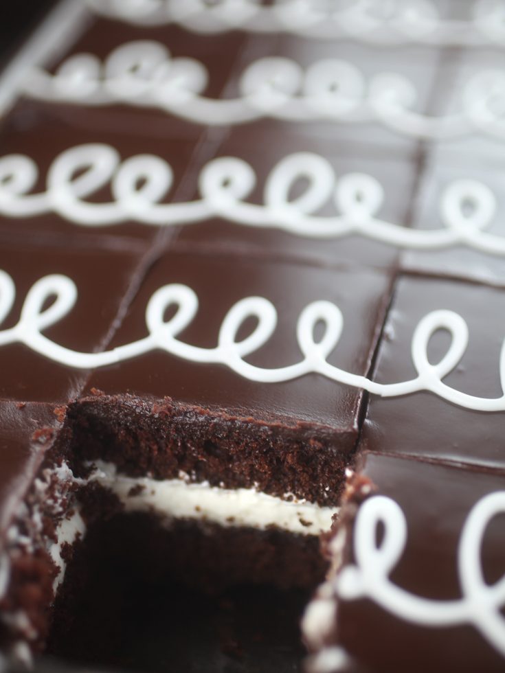 How to Bake Mini Cakes in a Sheet Pan - A Beautiful Mess