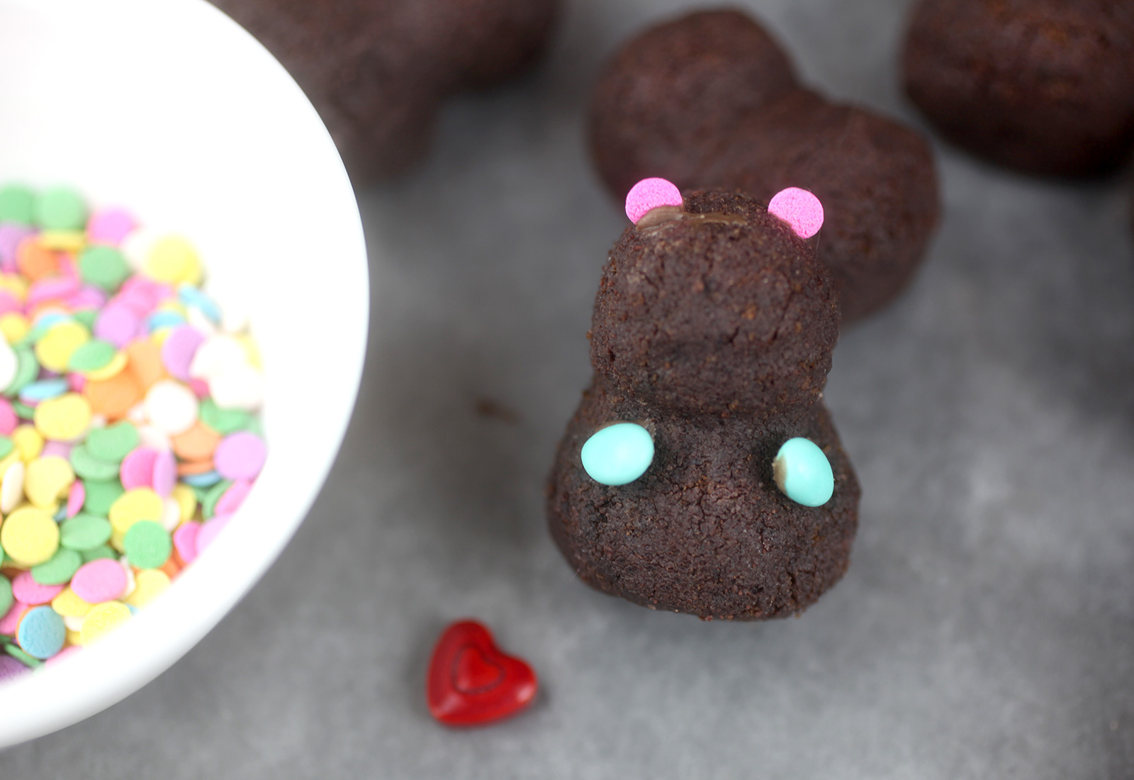 Shaping Beaver Cake Pops