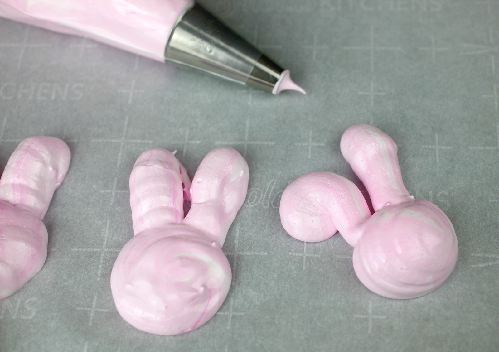 Piping Bunny Merengues