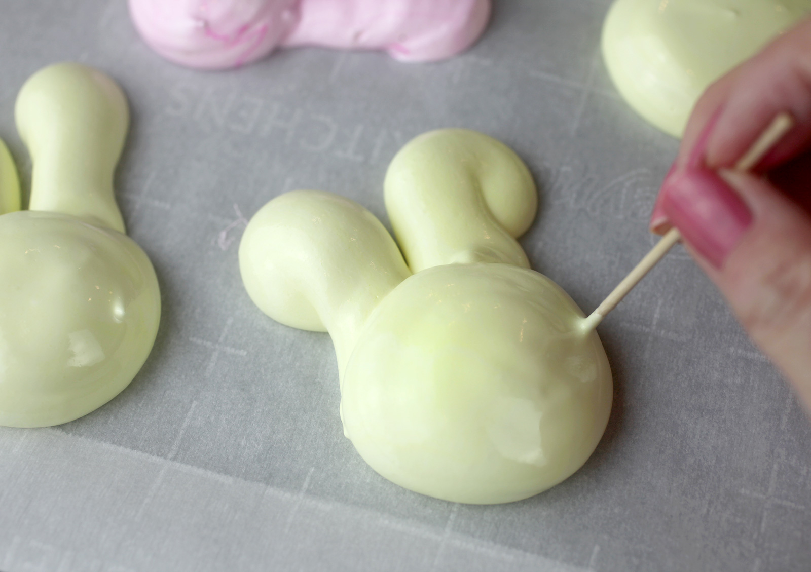 Piped Meringue Bunny Shapes