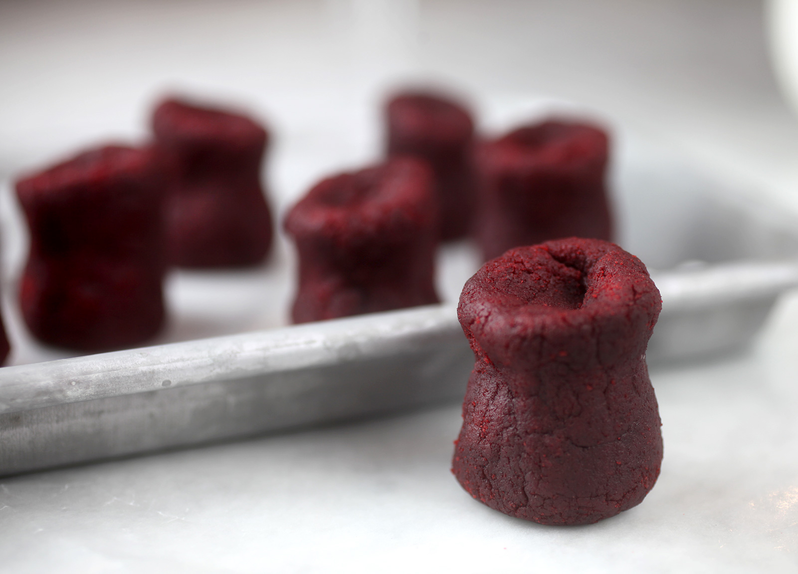 Shaping Santa's Bag Cake Pops