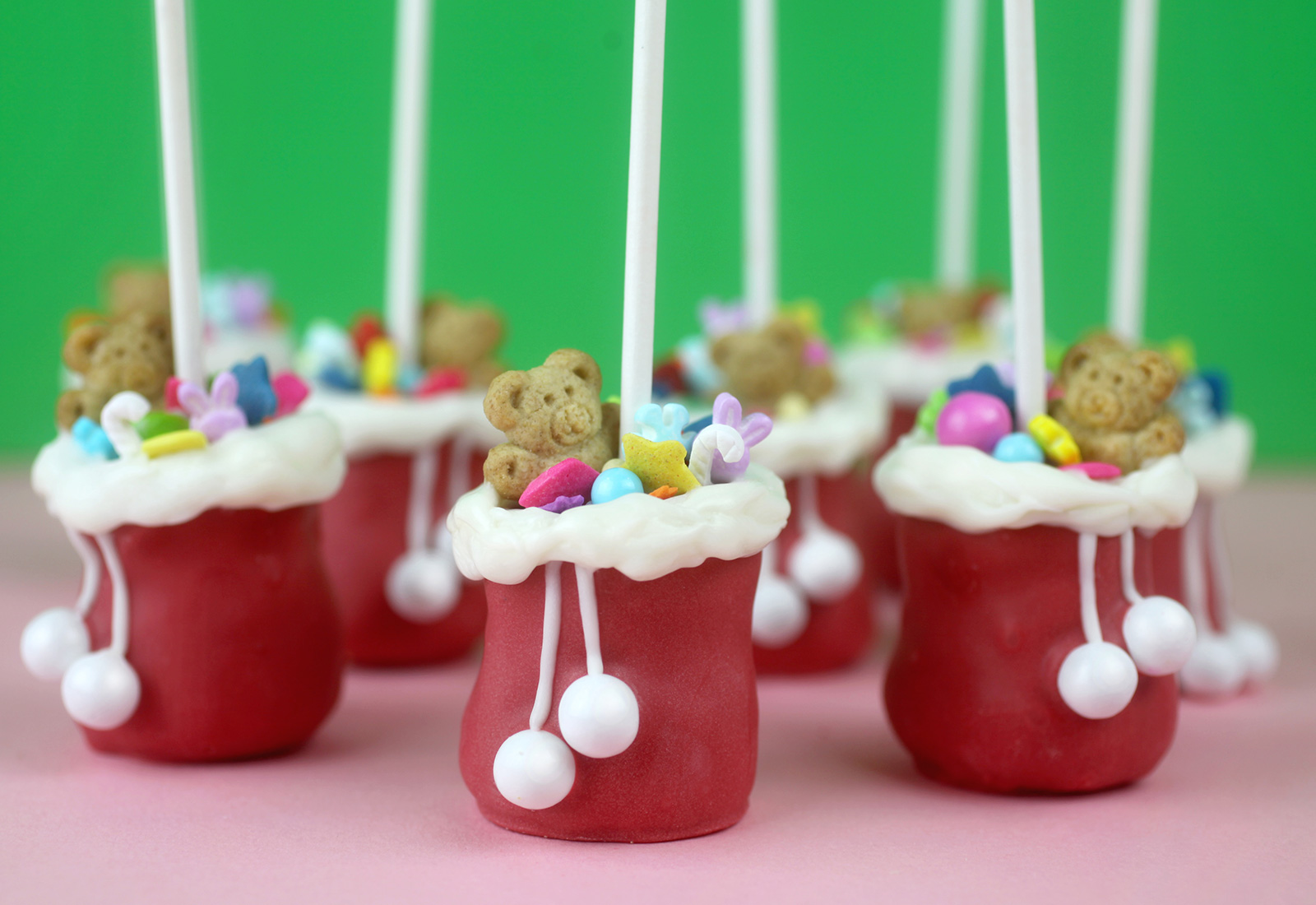 Santa's Bag Cake Pops by Bakerella