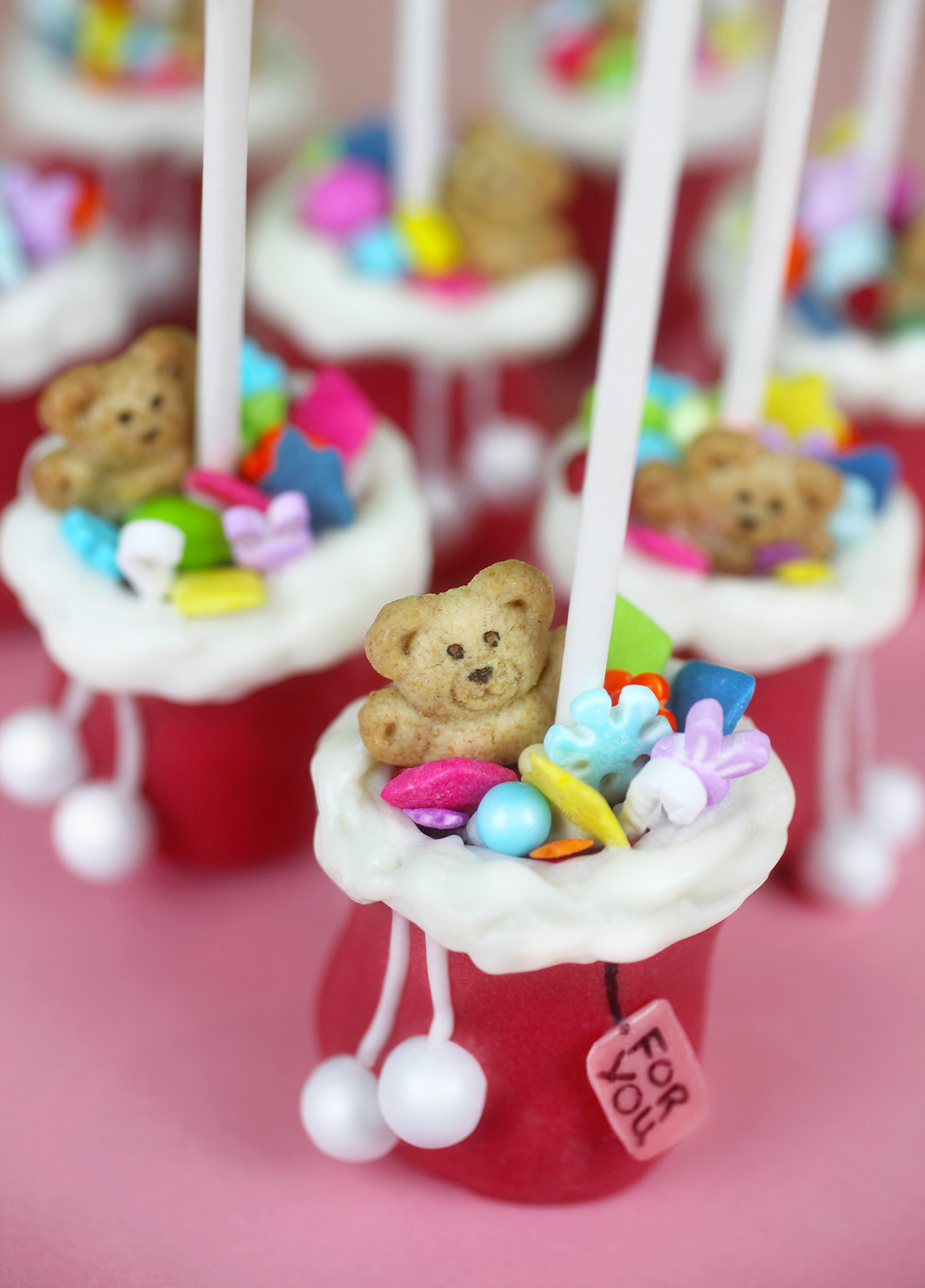 Santa's Bag Cake Pops by Bakerella